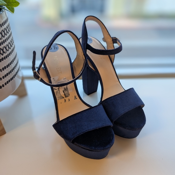 Nine West Velvet Platforms - Picture 2 of 5